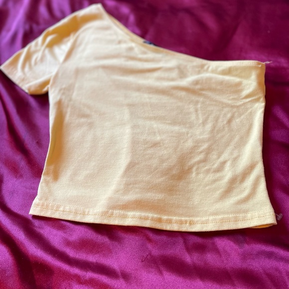 Medium Yellow SHEIN one shoulder crop top - Picture 2 of 4
